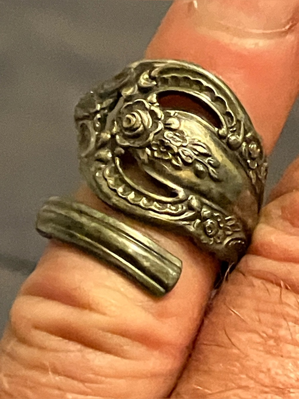 🏷️ Heritage Oneida Silverplate Spoon Ring – Coronation Pattern